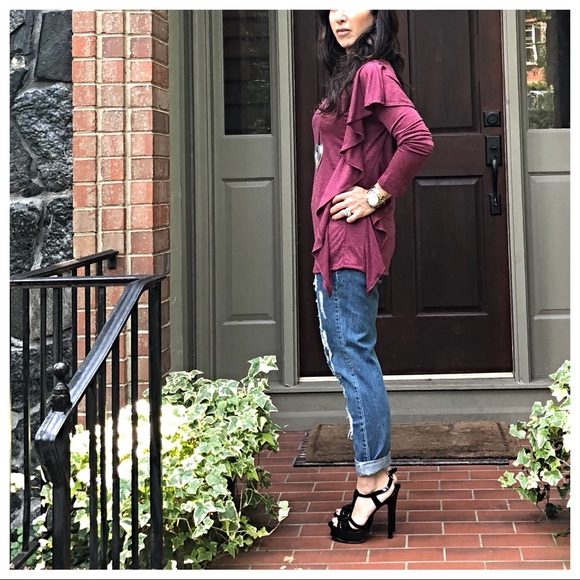 ✨LAST ONE ✨Long sleeve ruffle detail top - Picture 4 of 6